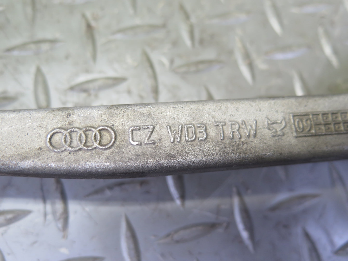 08-17 Audi 8T A5 S5 Front Right Upper Control Arm Set OEM