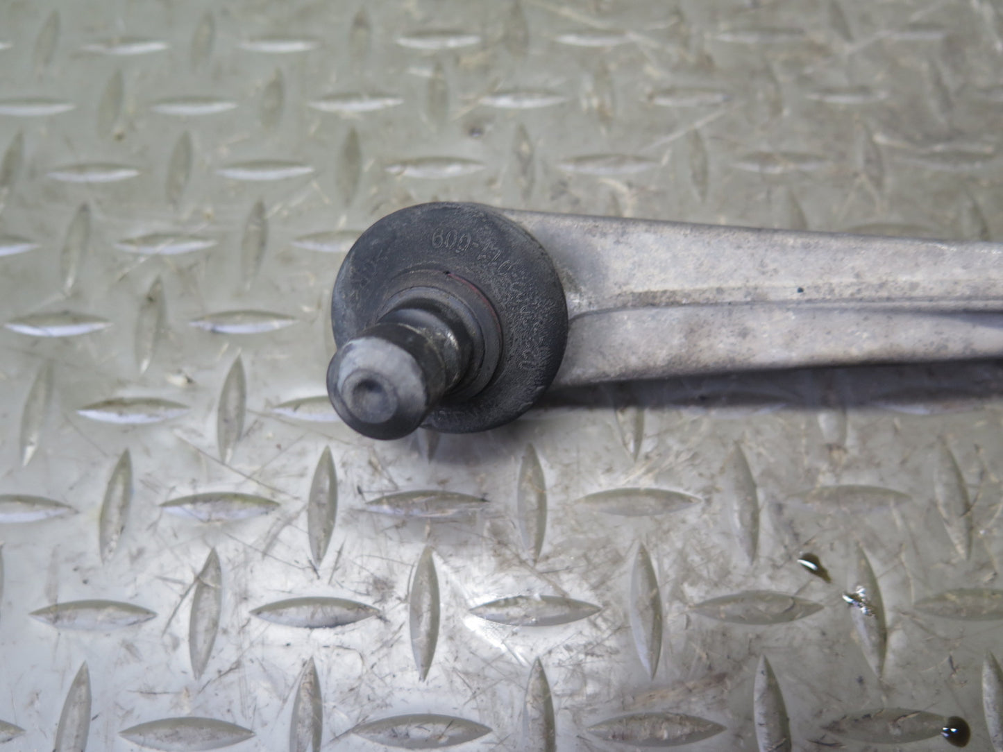 08-17 Audi 8T A5 S5 Front Right Upper Control Arm Set OEM