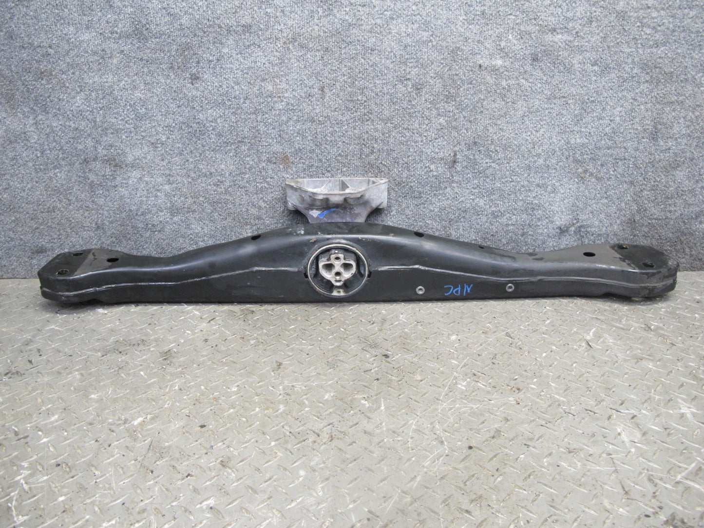 2011-2014 Porsche Cayenne 958 Transmission Support Mount Bracket Carrier