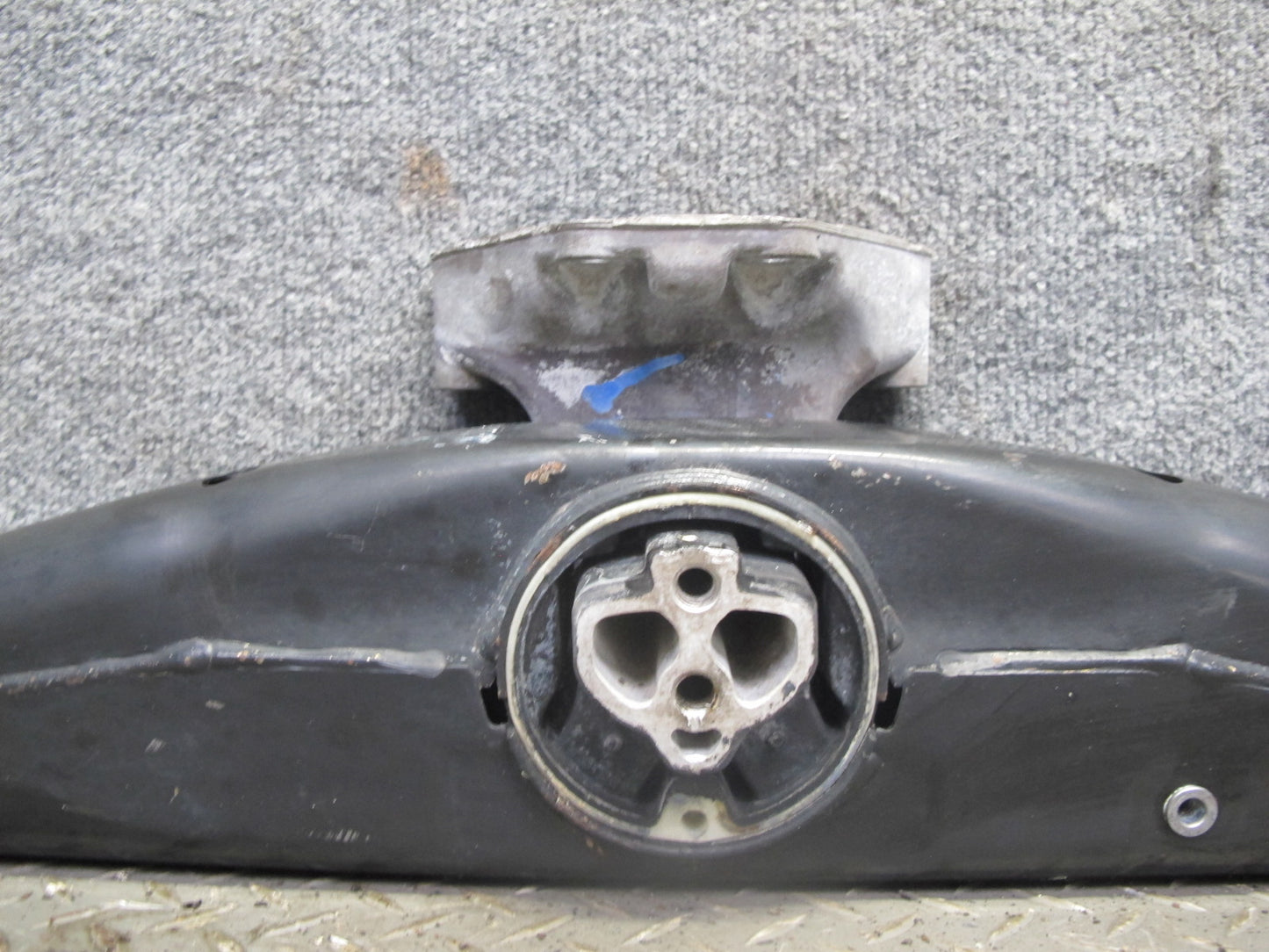 2011-2014 Porsche Cayenne 958 Transmission Support Mount Bracket Carrier