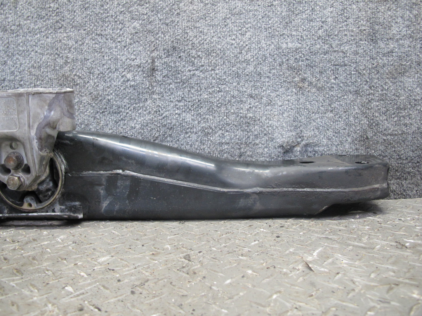 2011-2014 Porsche Cayenne 958 Transmission Support Mount Bracket Carrier