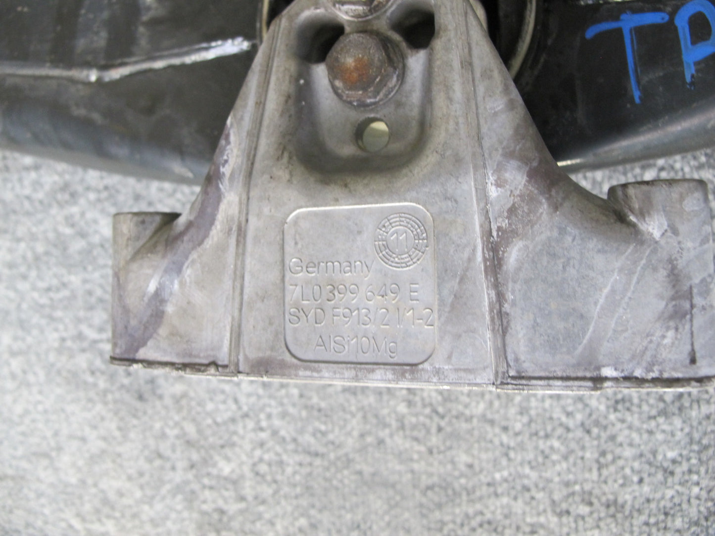 2011-2014 Porsche Cayenne 958 Transmission Support Mount Bracket Carrier