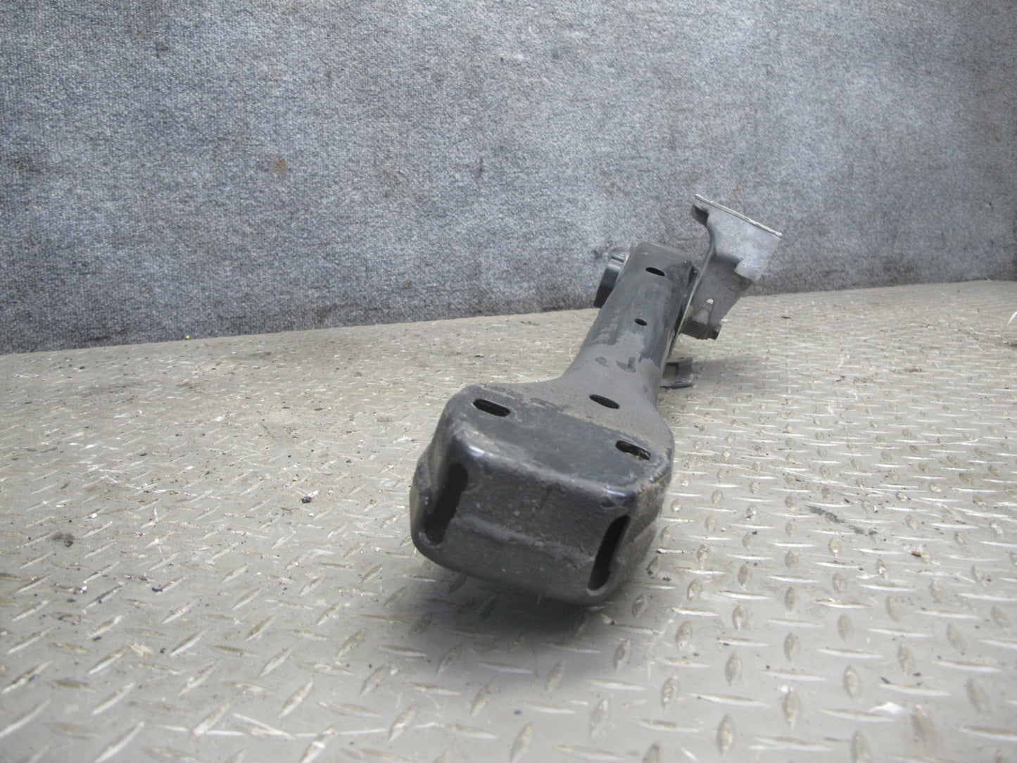 2011-2014 Porsche Cayenne 958 Transmission Support Mount Bracket Carrier