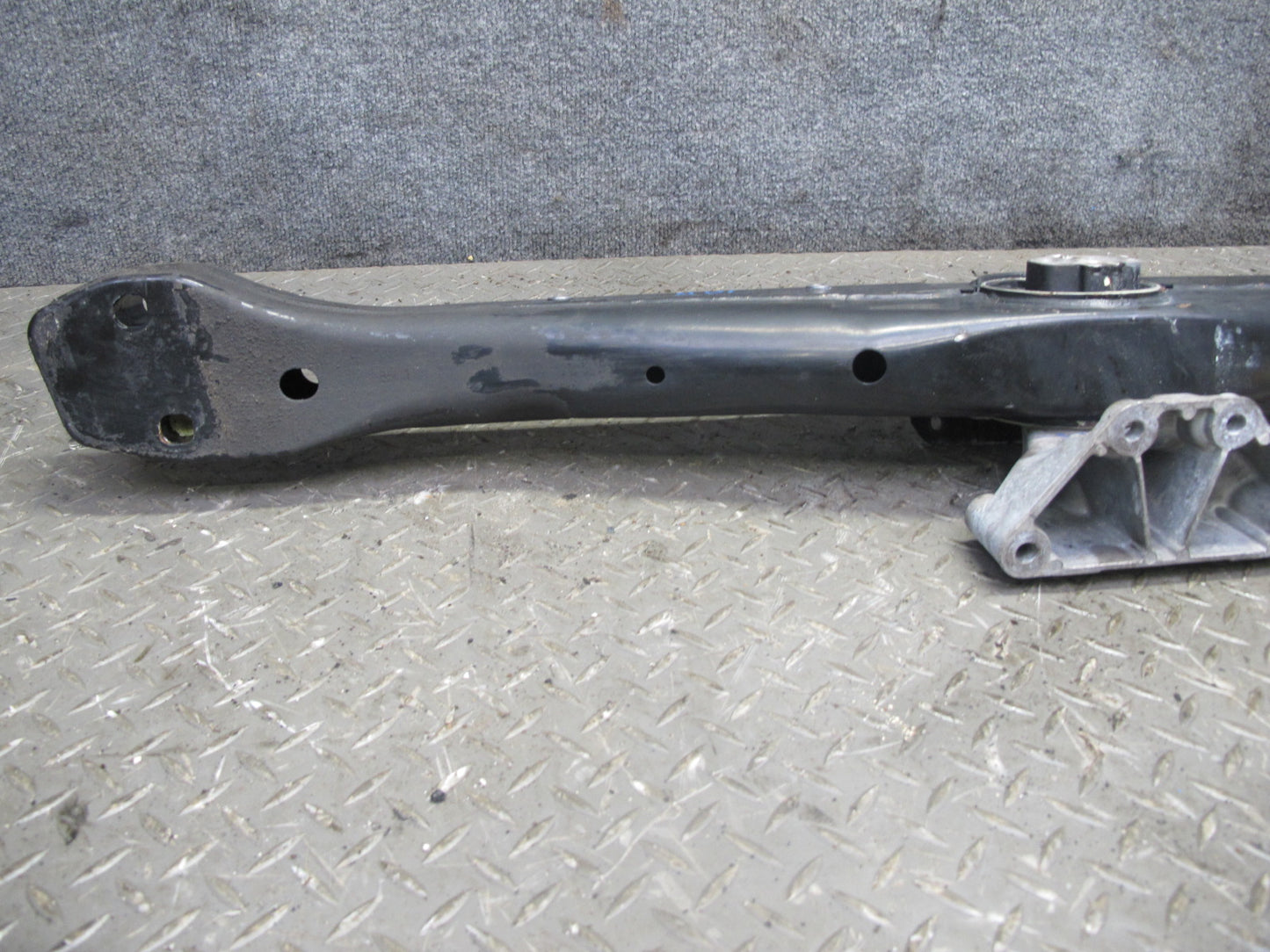 2011-2014 Porsche Cayenne 958 Transmission Support Mount Bracket Carrier