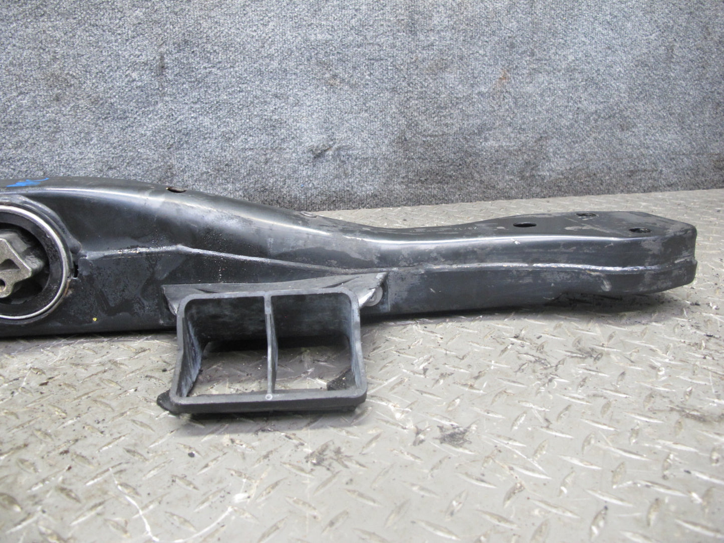 2011-2014 Porsche Cayenne 958 Transmission Support Mount Bracket Carrier