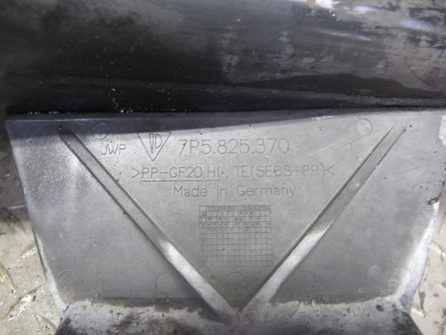 2011-2014 Porsche Cayenne 958 Transmission Support Mount Bracket Carrier