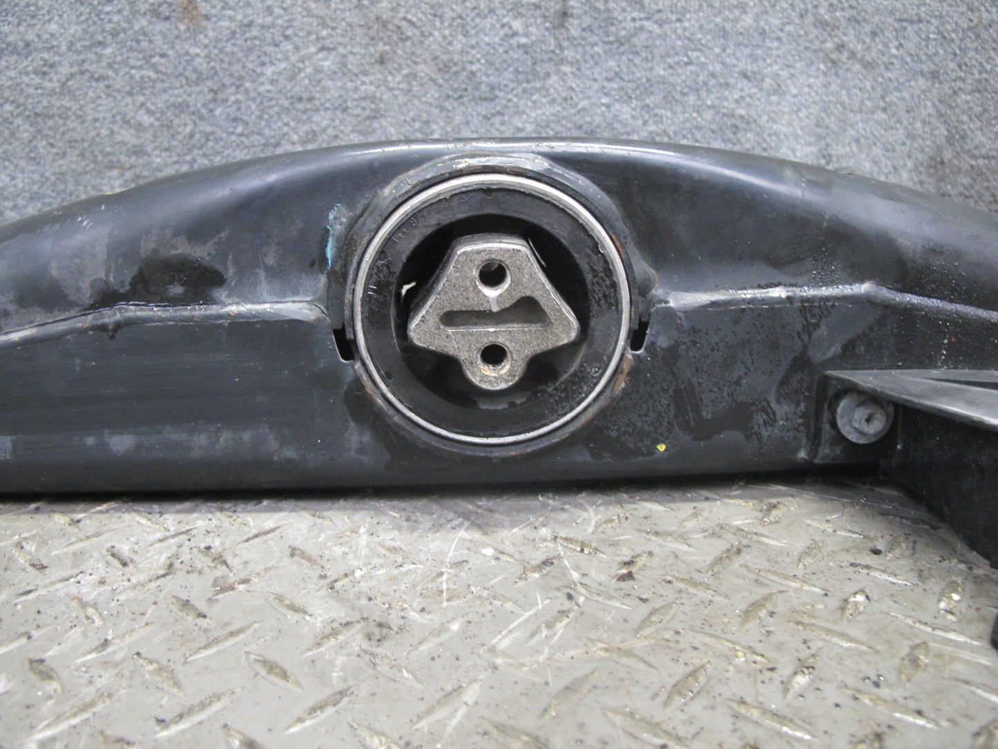 2011-2014 Porsche Cayenne 958 Transmission Support Mount Bracket Carrier