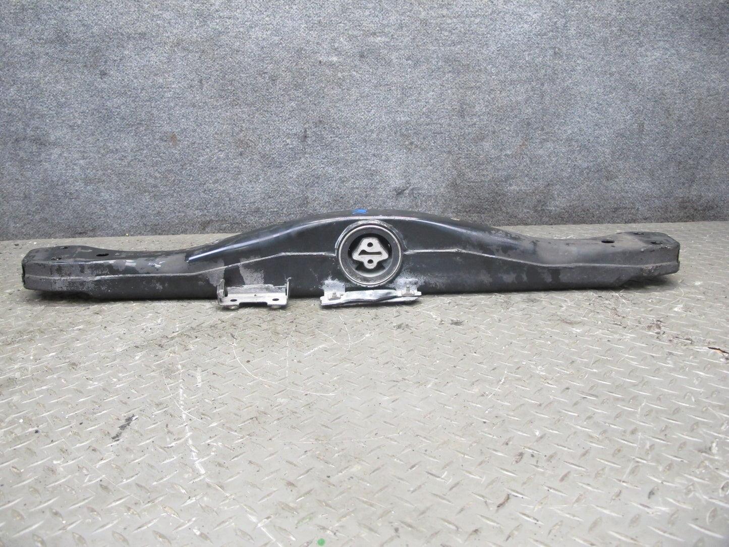 2011-2014 Porsche Cayenne 958 Transmission Support Mount Bracket Carrier