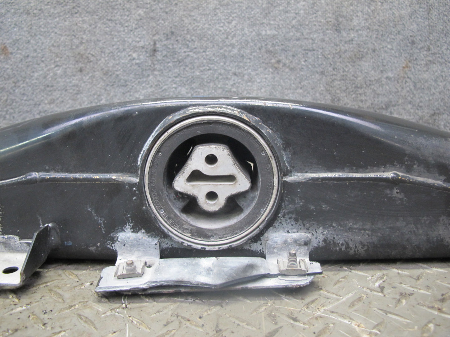 2011-2014 Porsche Cayenne 958 Transmission Support Mount Bracket Carrier