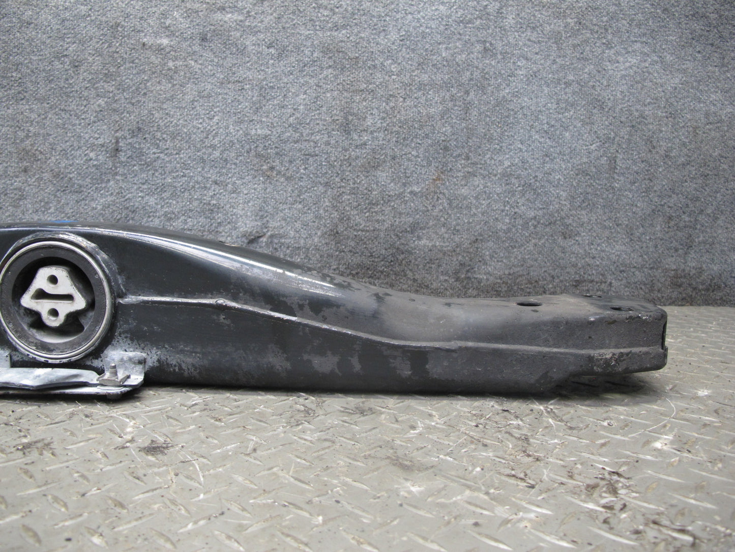 2011-2014 Porsche Cayenne 958 Transmission Support Mount Bracket Carrier