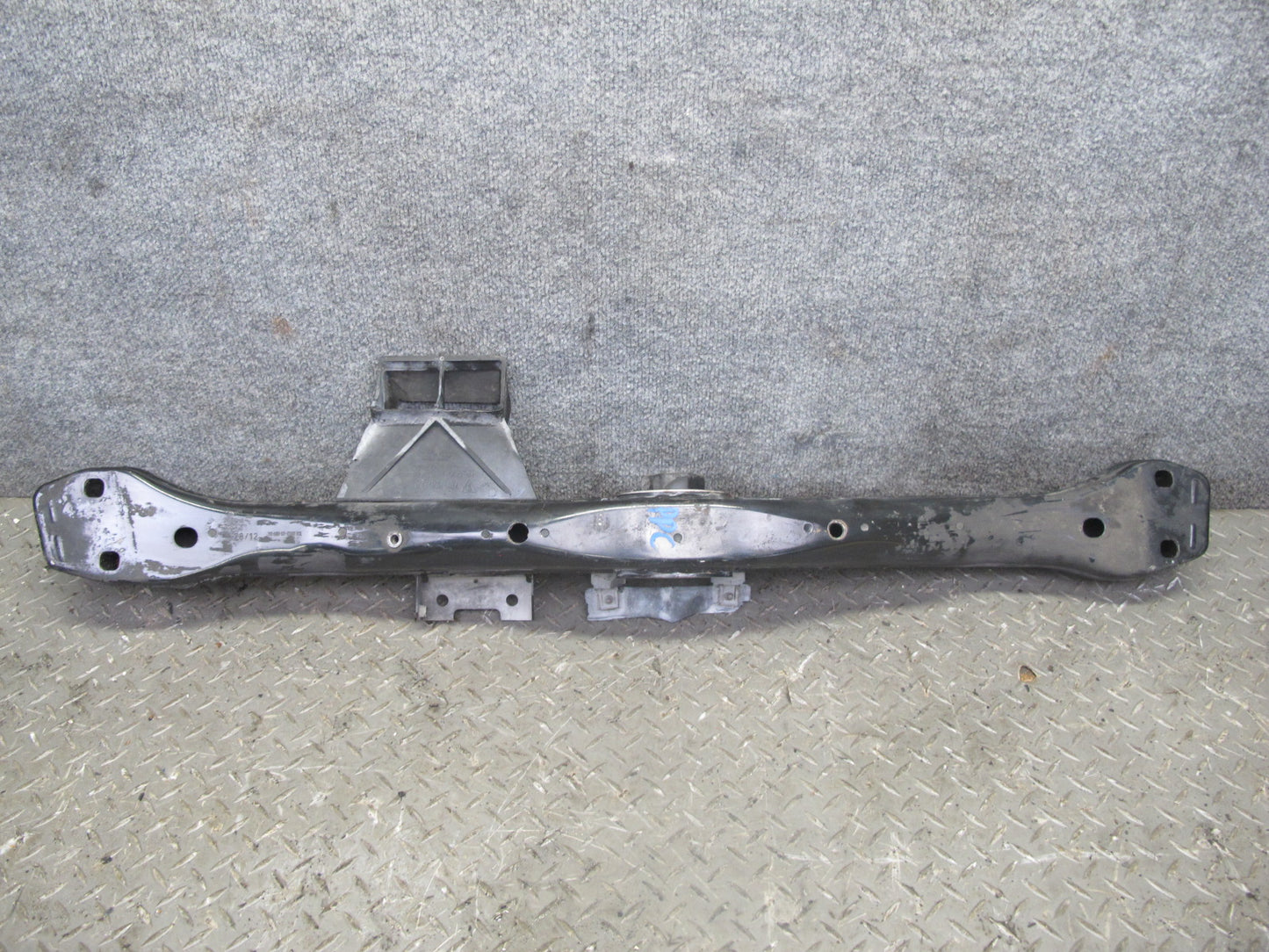 2011-2014 Porsche Cayenne 958 Transmission Support Mount Bracket Carrier
