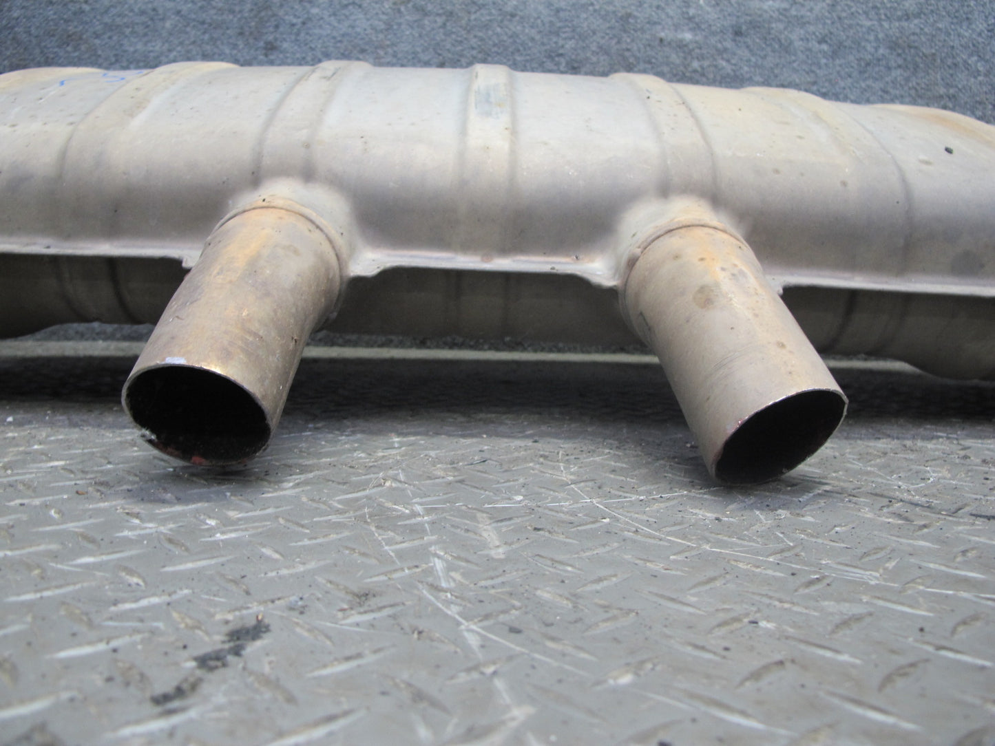 2011-2014 Porsche Cayenne S 958 4.8L NON Turbo Dual Exhaust Muffler W/ Tips