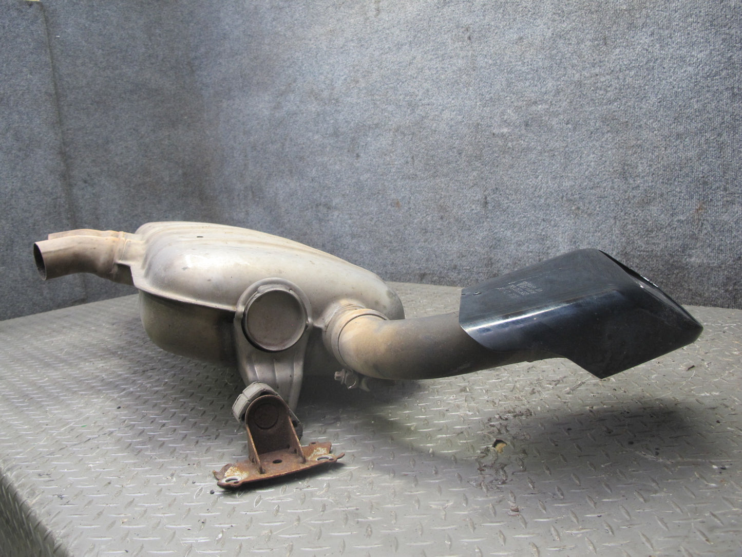 2011-2014 Porsche Cayenne S 958 4.8L NON Turbo Dual Exhaust Muffler W/ Tips