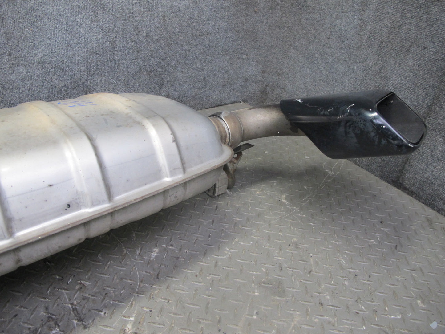 2011-2014 Porsche Cayenne S 958 4.8L NON Turbo Dual Exhaust Muffler W/ Tips
