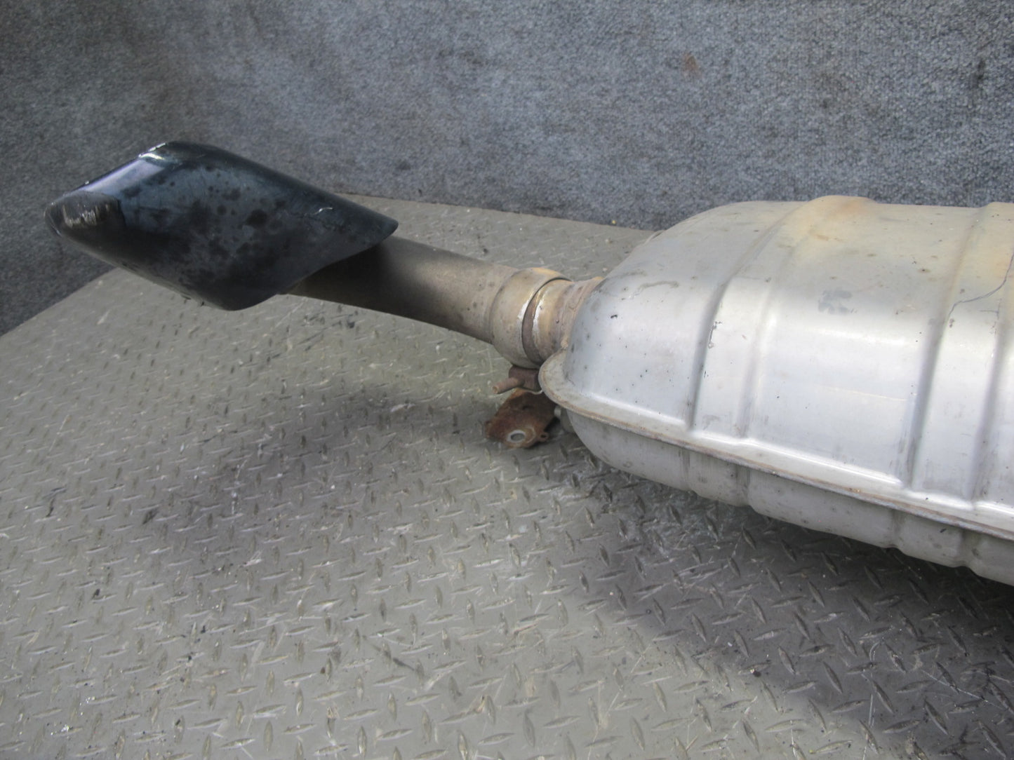 2011-2014 Porsche Cayenne S 958 4.8L NON Turbo Dual Exhaust Muffler W/ Tips