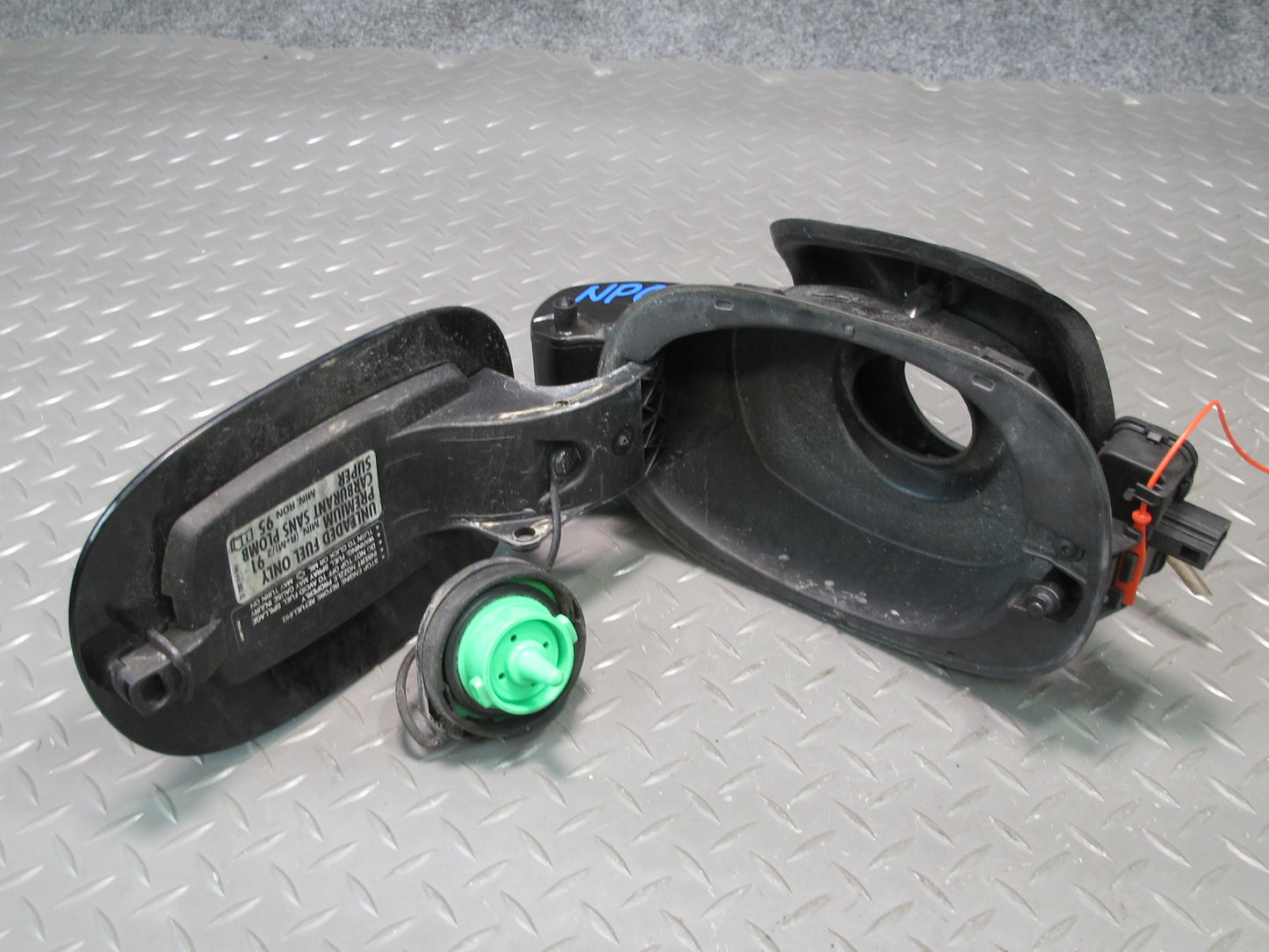 2011-2018 Porsche Cayenne 958 Fuel Gas Tank Filler Door Lid Cover Black