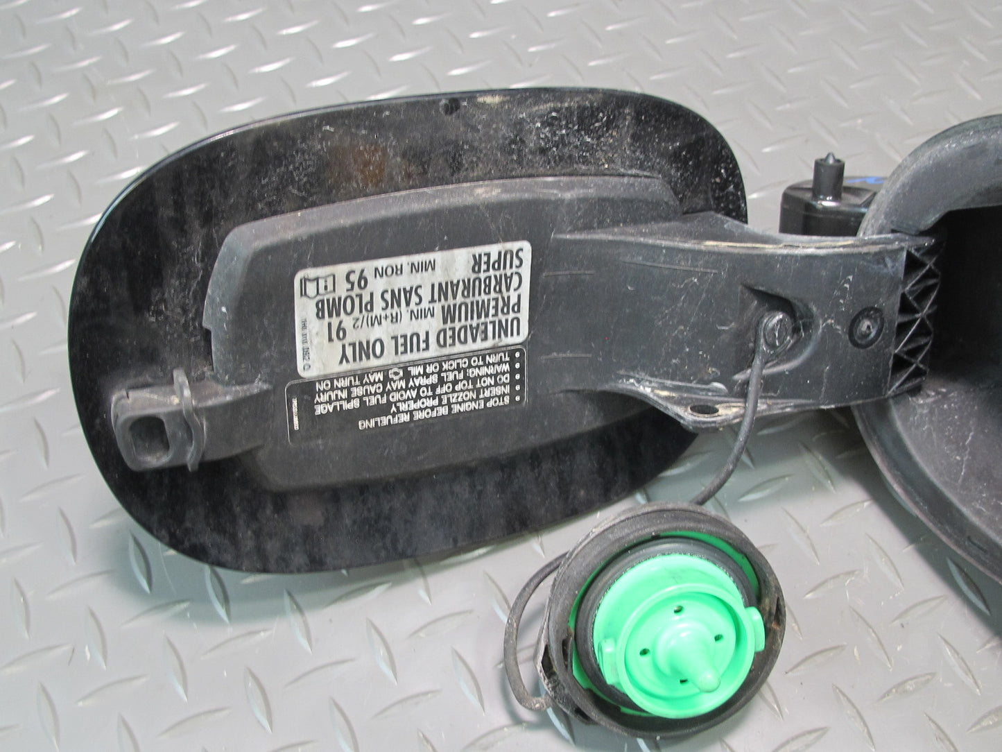 2011-2018 Porsche Cayenne 958 Fuel Gas Tank Filler Door Lid Cover Black