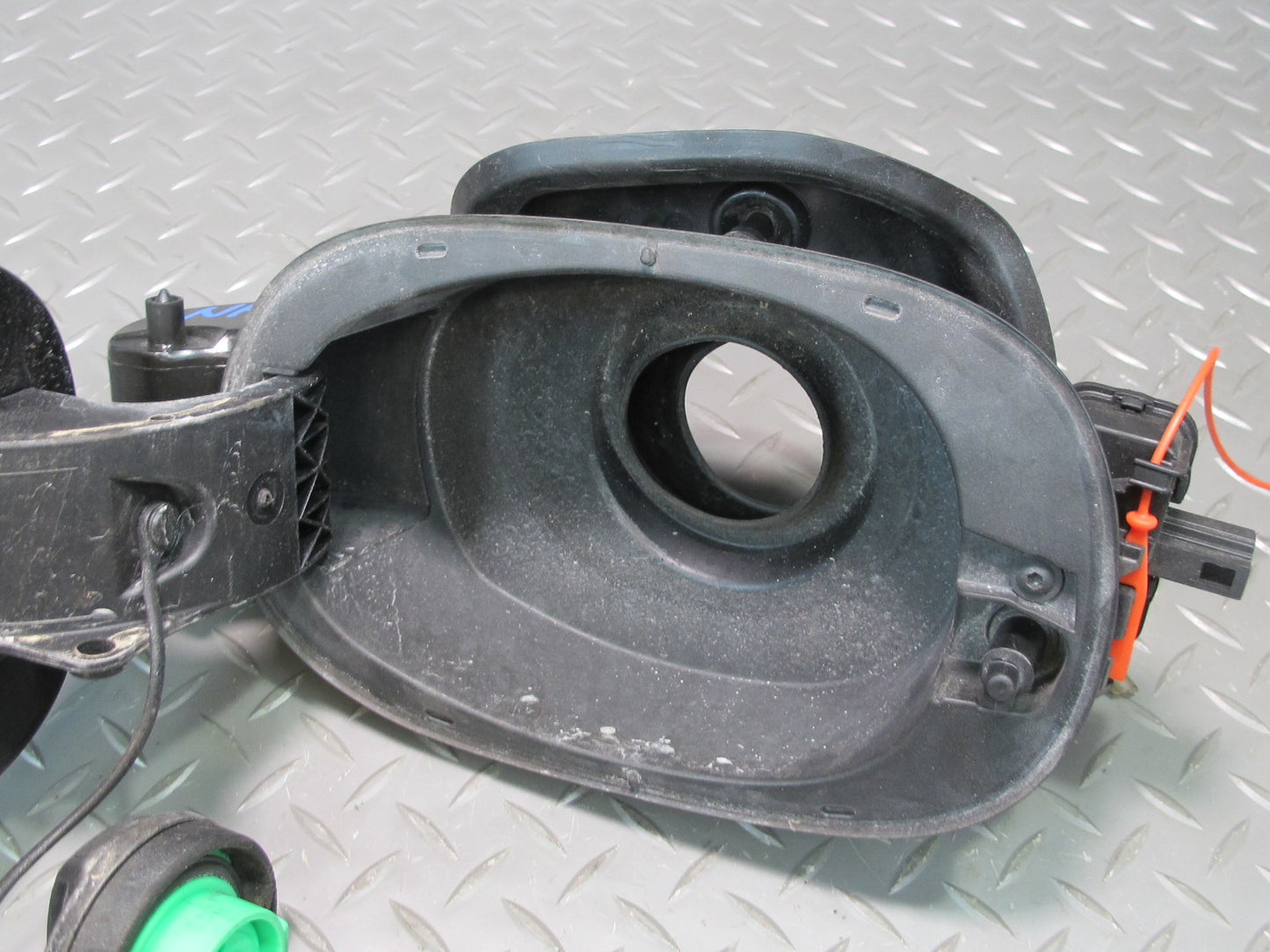 2011-2018 Porsche Cayenne 958 Fuel Gas Tank Filler Door Lid Cover Black