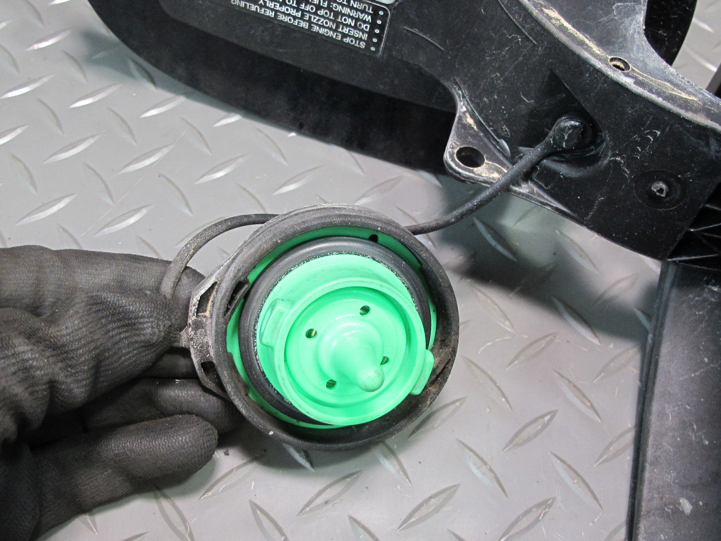 2011-2018 Porsche Cayenne 958 Fuel Gas Tank Filler Door Lid Cover Black