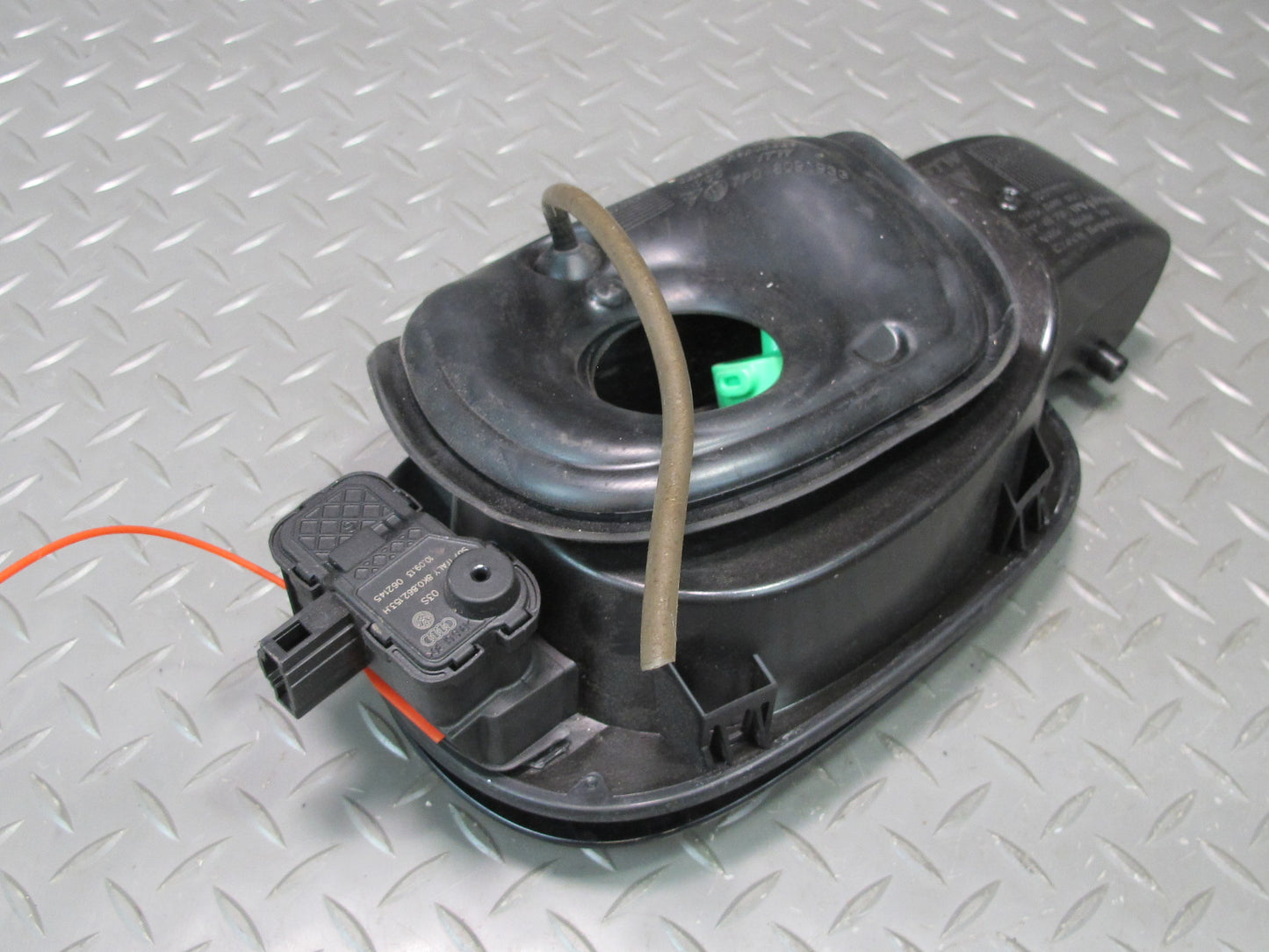 2011-2018 Porsche Cayenne 958 Fuel Gas Tank Filler Door Lid Cover Black