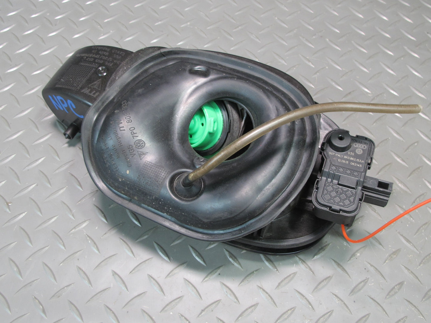 2011-2018 Porsche Cayenne 958 Fuel Gas Tank Filler Door Lid Cover Black