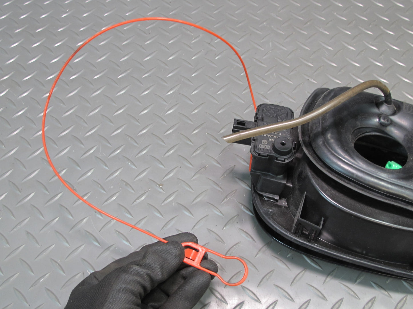 2011-2018 Porsche Cayenne 958 Fuel Gas Tank Filler Door Lid Cover Black