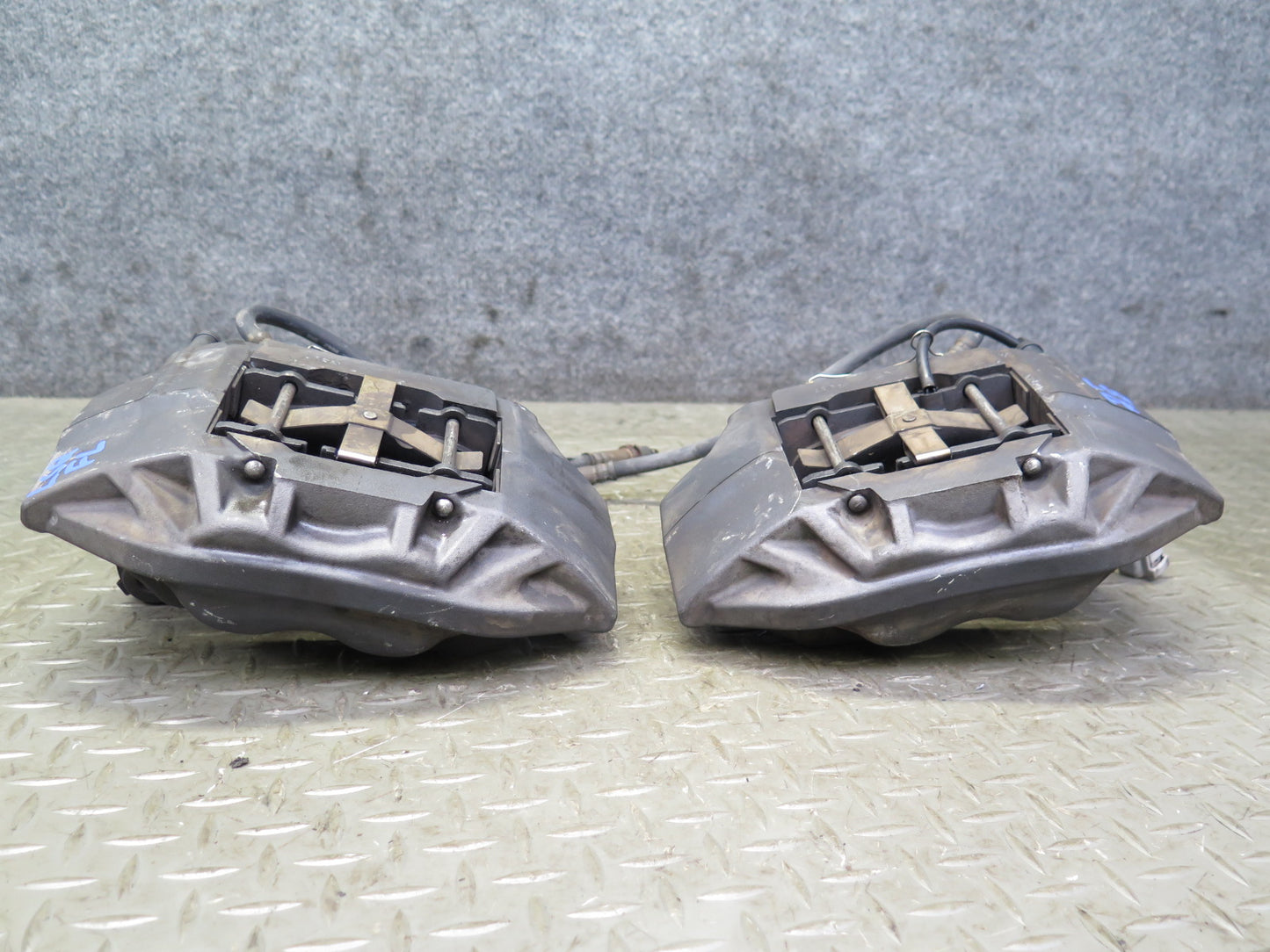 95-00 Lexus UCF20L LS400 Set of 2 Front Left Right Brake Caliper Sumitomo OEM