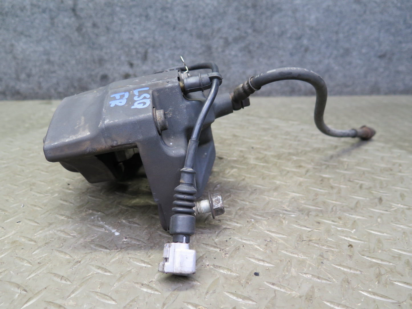 95-00 Lexus UCF20L LS400 Set of 2 Front Left Right Brake Caliper Sumitomo OEM