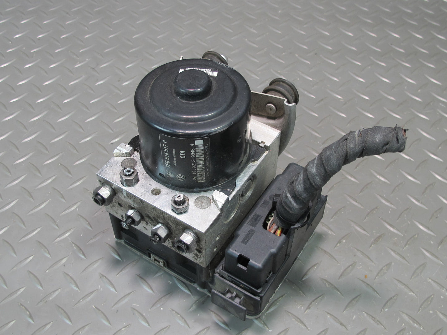 2013-2014 Porsche Cayenne S 958 ABS Anti-lock Brake Pump Module Unit