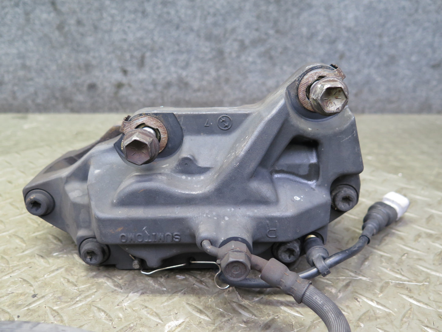 95-00 Lexus UCF20L LS400 Set of 2 Front Left Right Brake Caliper Sumitomo OEM