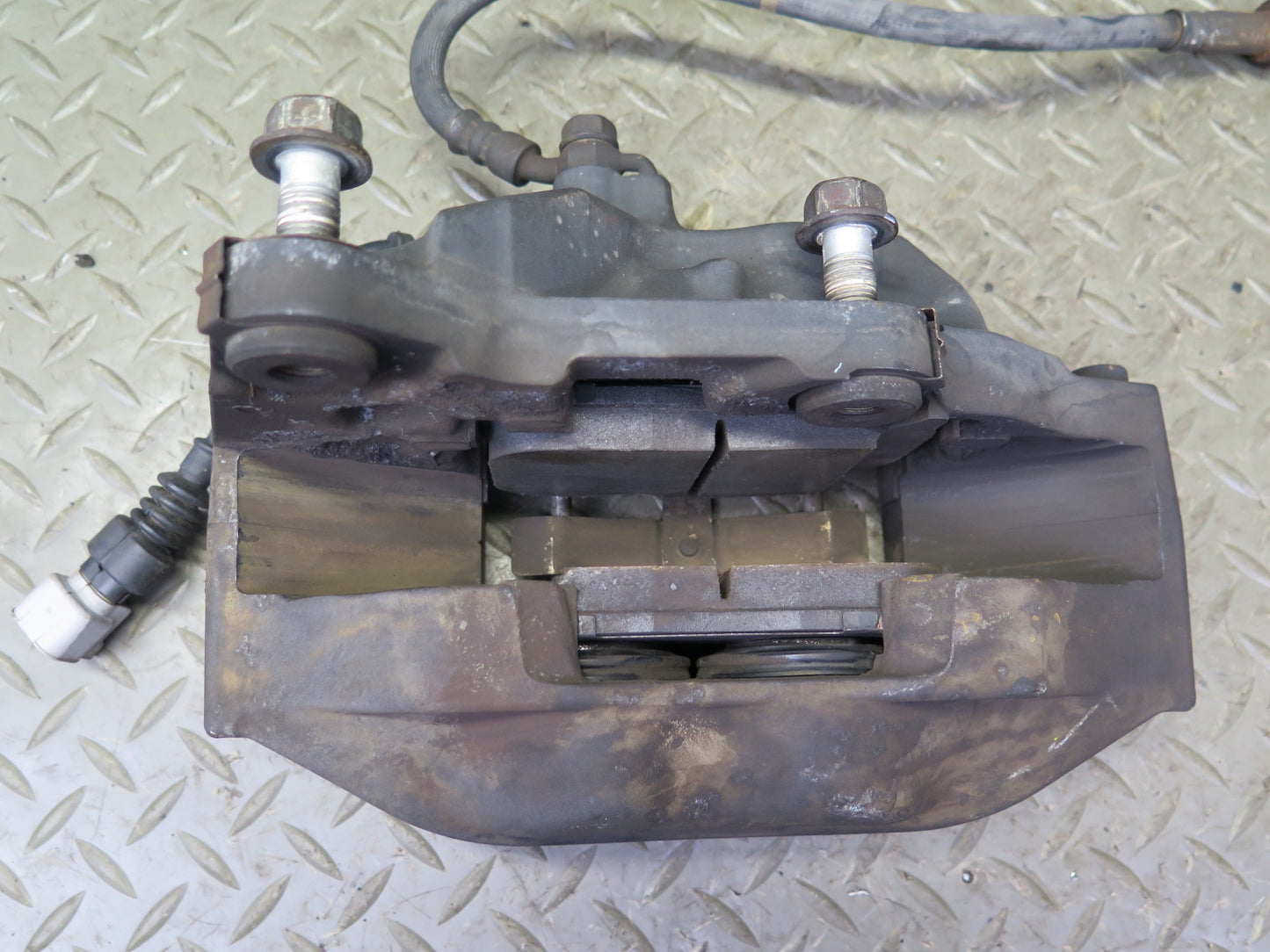 95-00 Lexus UCF20L LS400 Set of 2 Front Left Right Brake Caliper Sumitomo OEM