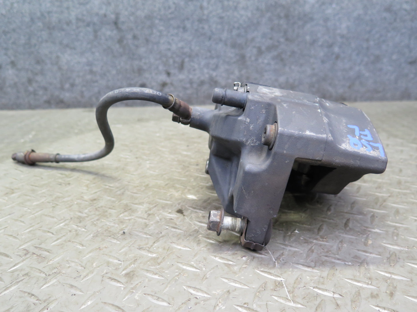 95-00 Lexus UCF20L LS400 Set of 2 Front Left Right Brake Caliper Sumitomo OEM