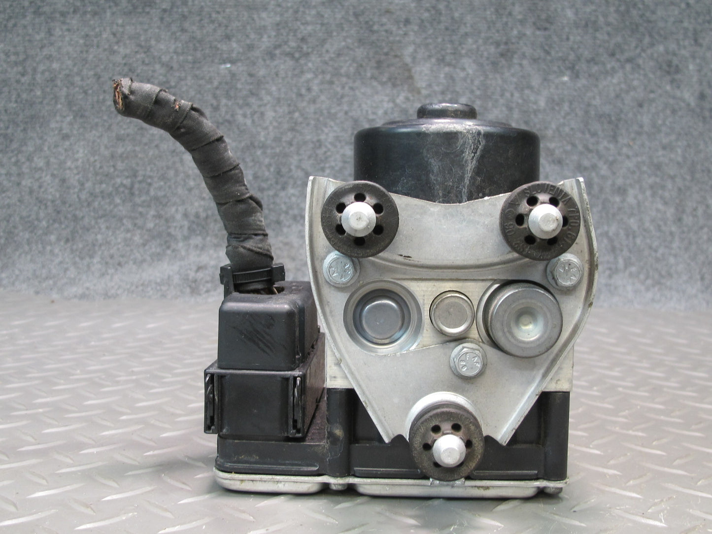 2013-2014 Porsche Cayenne S 958 ABS Anti-lock Brake Pump Module Unit