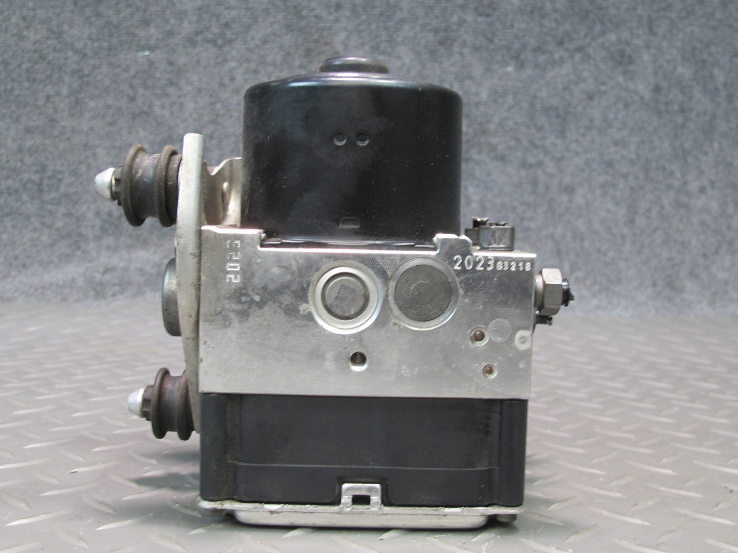 2013-2014 Porsche Cayenne S 958 ABS Anti-lock Brake Pump Module Unit