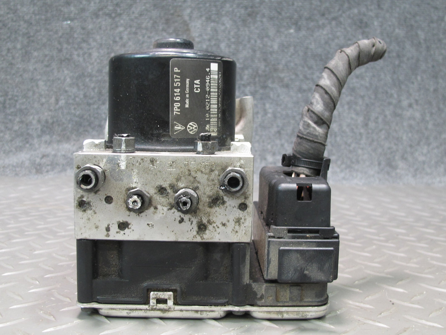 2013-2014 Porsche Cayenne S 958 ABS Anti-lock Brake Pump Module Unit