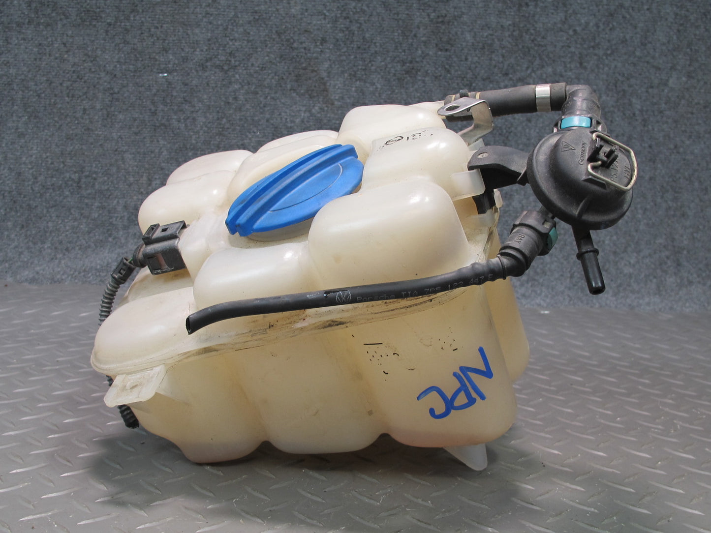 2011-2018 Porsche Cayenne 958 Radiator Coolant Overflow Expansion Tank