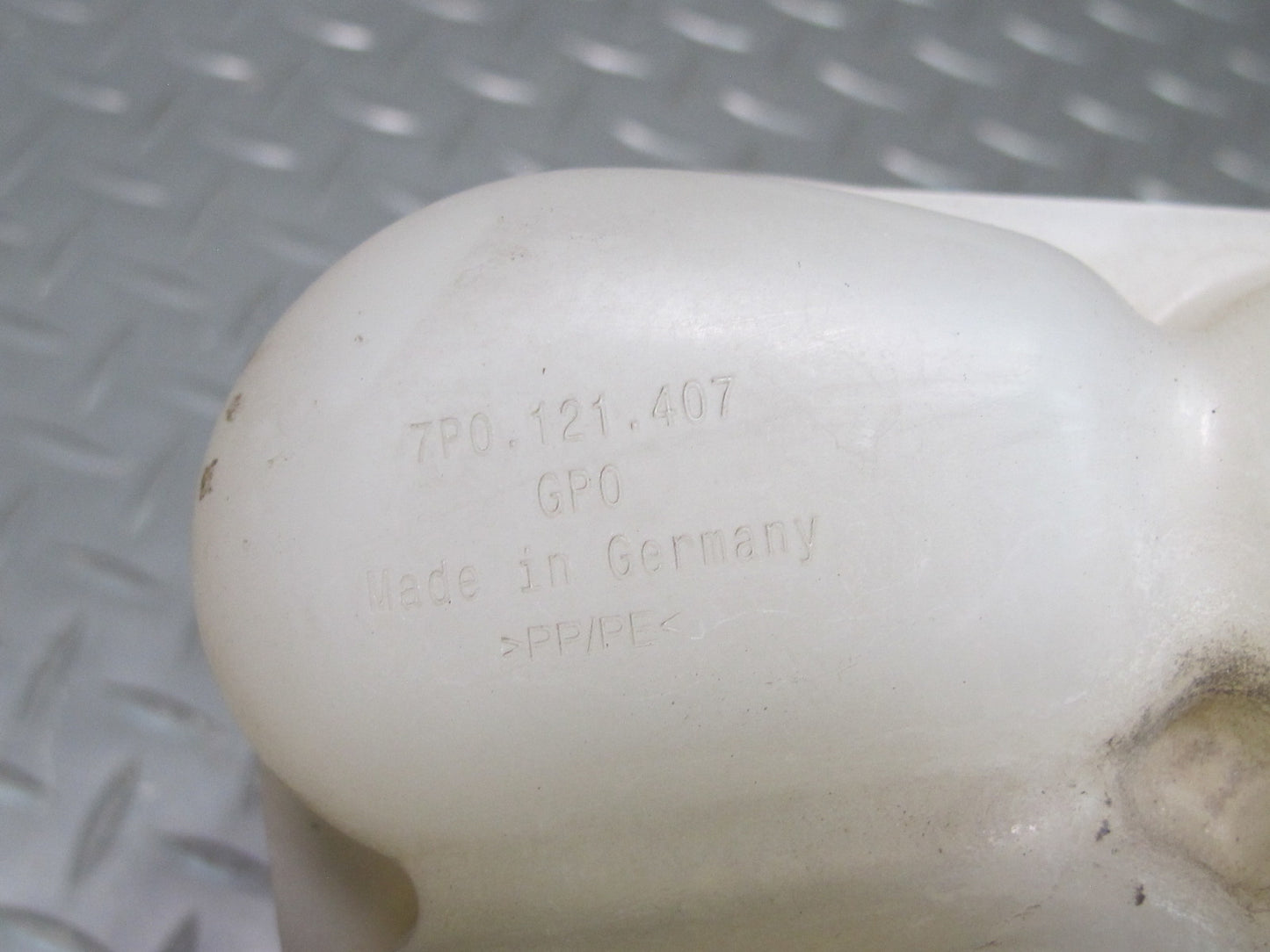 2011-2018 Porsche Cayenne 958 Radiator Coolant Overflow Expansion Tank