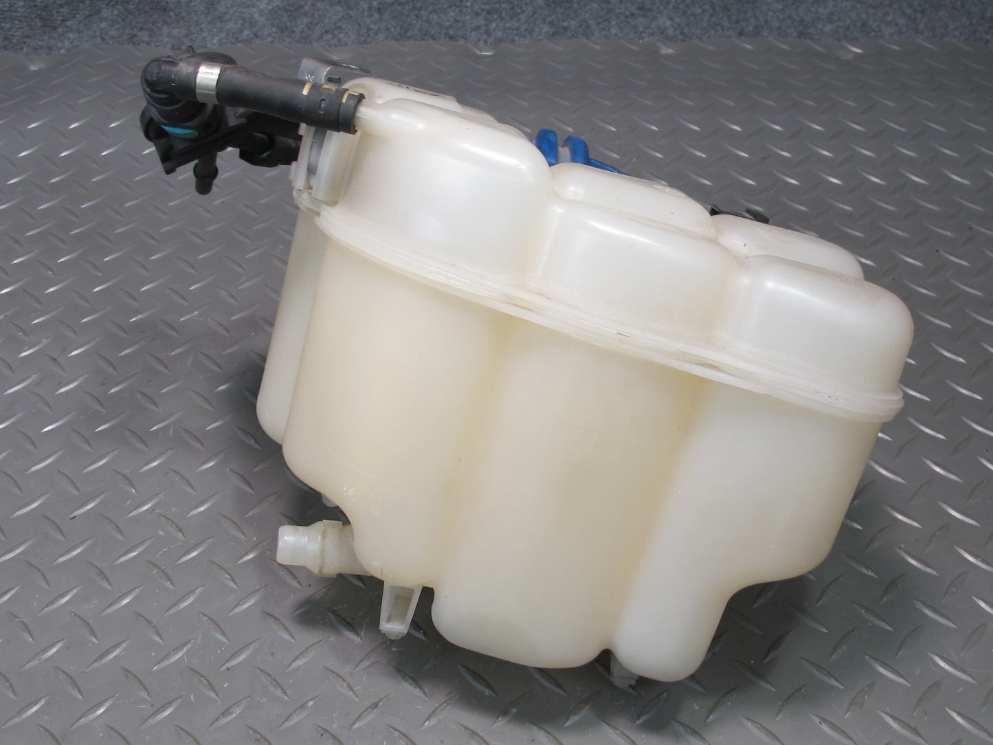 2011-2018 Porsche Cayenne 958 Radiator Coolant Overflow Expansion Tank