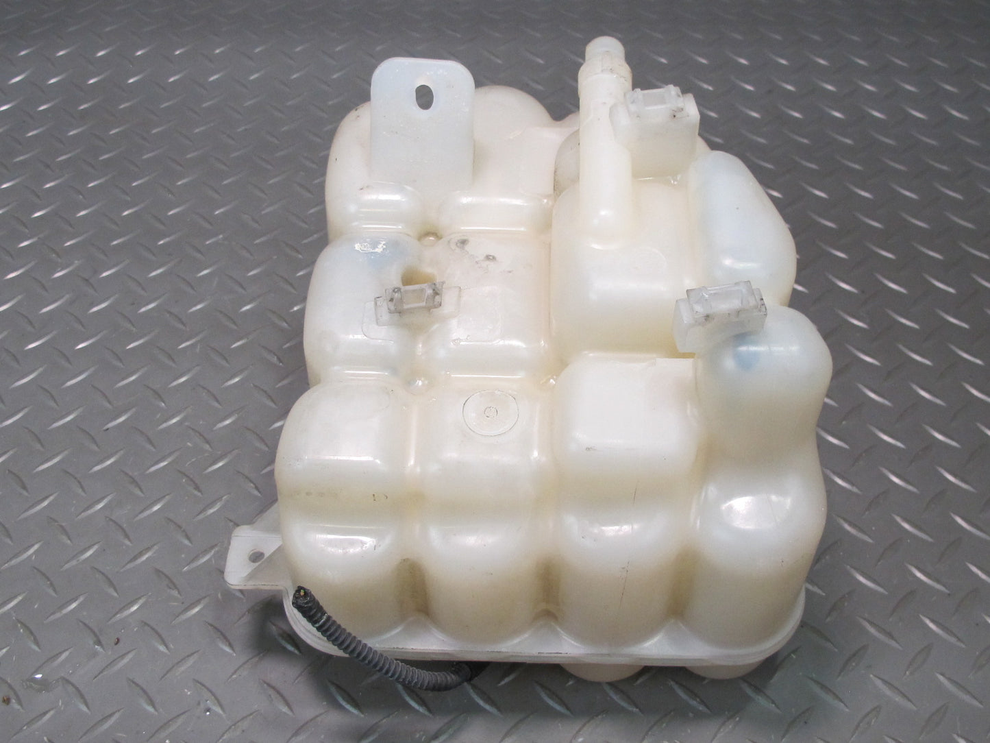 2011-2018 Porsche Cayenne 958 Radiator Coolant Overflow Expansion Tank