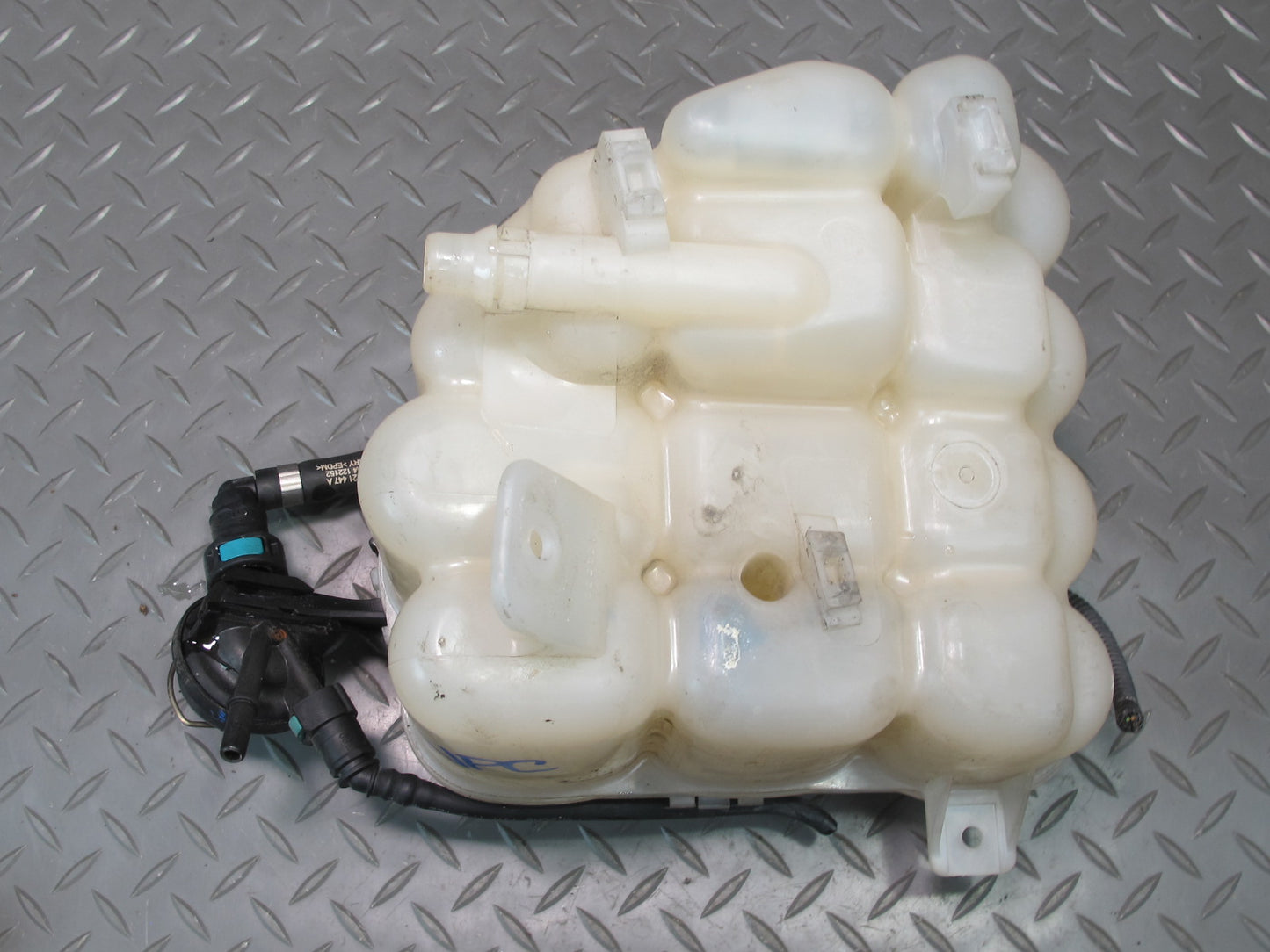 2011-2018 Porsche Cayenne 958 Radiator Coolant Overflow Expansion Tank