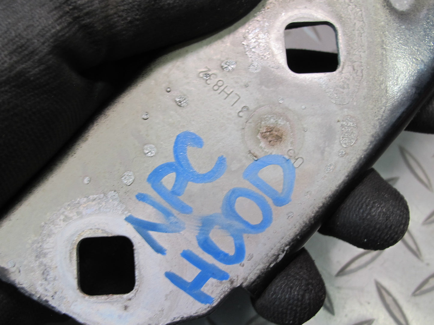 2011-2014 Porsche Cayenne 958 Front Left & Right Hood Hinge Set of 2