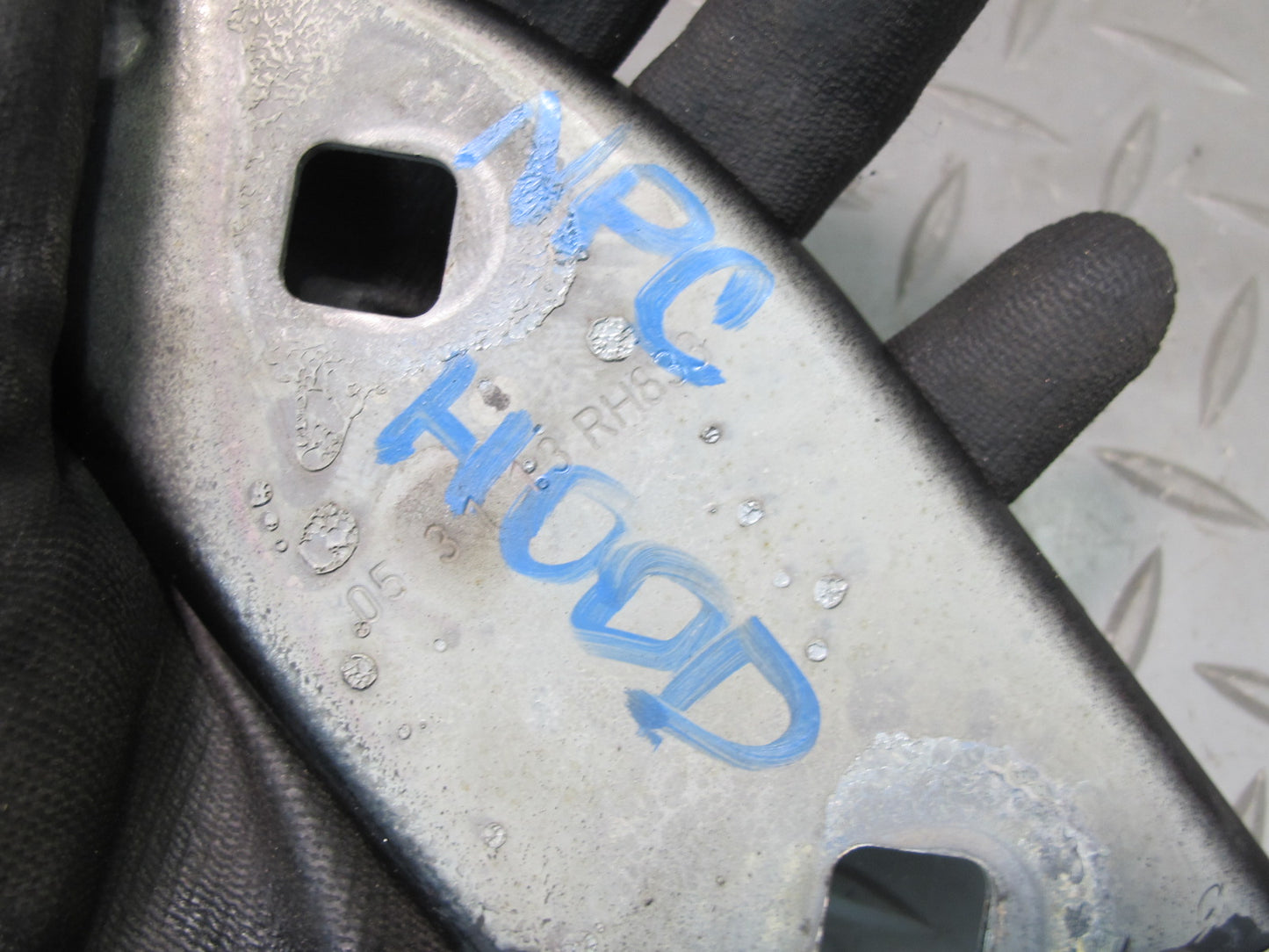 2011-2014 Porsche Cayenne 958 Front Left & Right Hood Hinge Set of 2