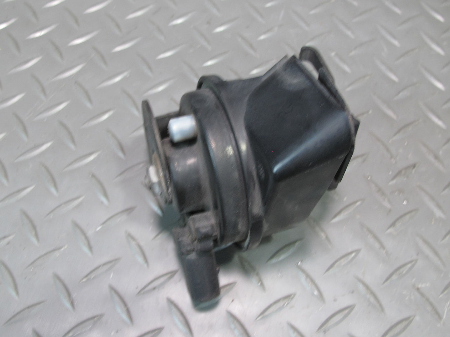 2011-2014 Porsche Cayenne 958 High & Low Tone Horn Signal W/ Mount Bracket Set