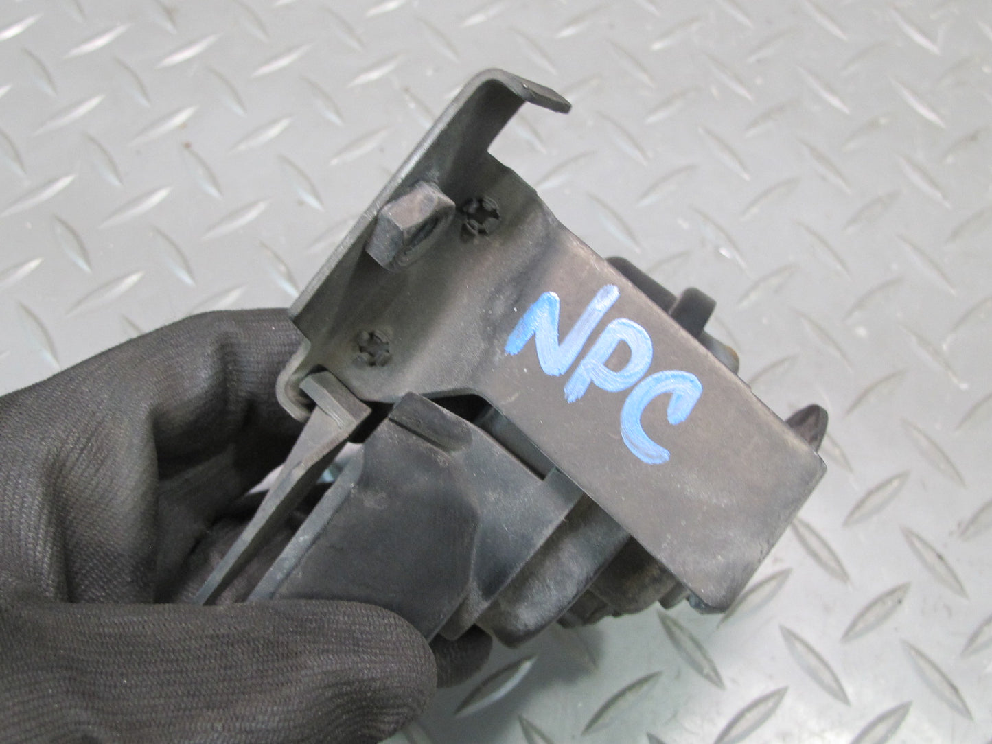 2011-2014 Porsche Cayenne 958 High & Low Tone Horn Signal W/ Mount Bracket Set