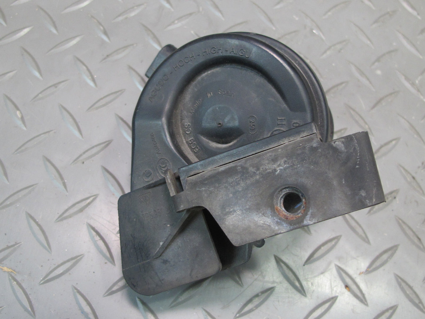 2011-2014 Porsche Cayenne 958 High & Low Tone Horn Signal W/ Mount Bracket Set