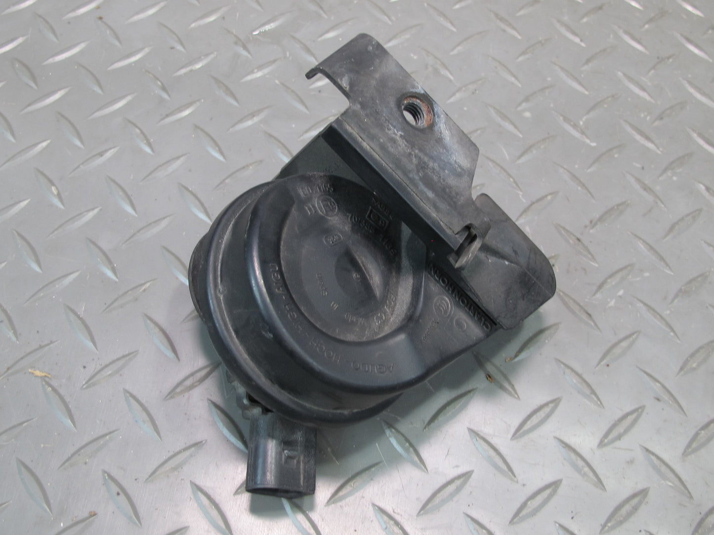 2011-2014 Porsche Cayenne 958 High & Low Tone Horn Signal W/ Mount Bracket Set