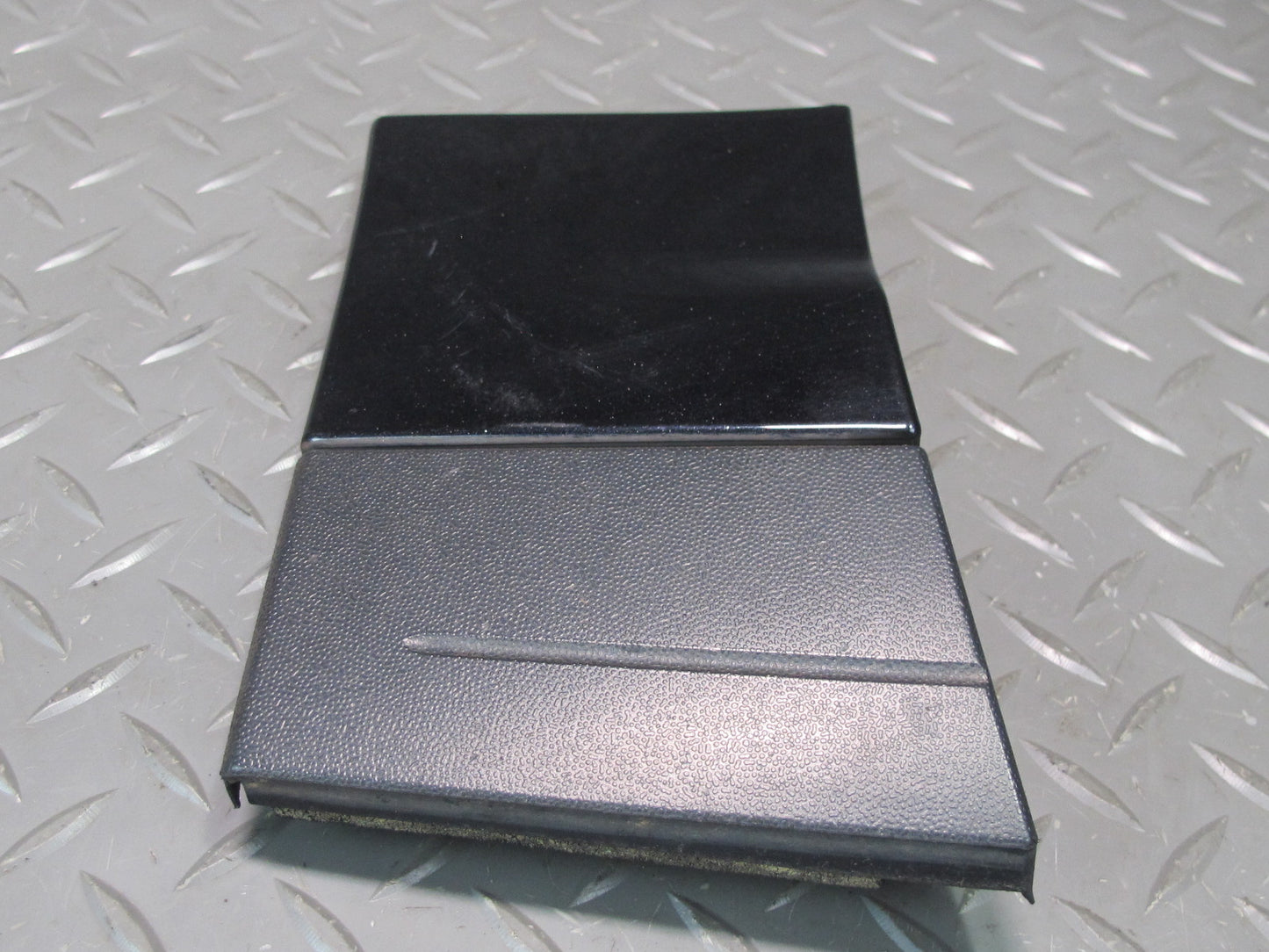 2011-2018 Porsche Cayenne 958 Front Left Side Lower Fender Molding Trim Cover