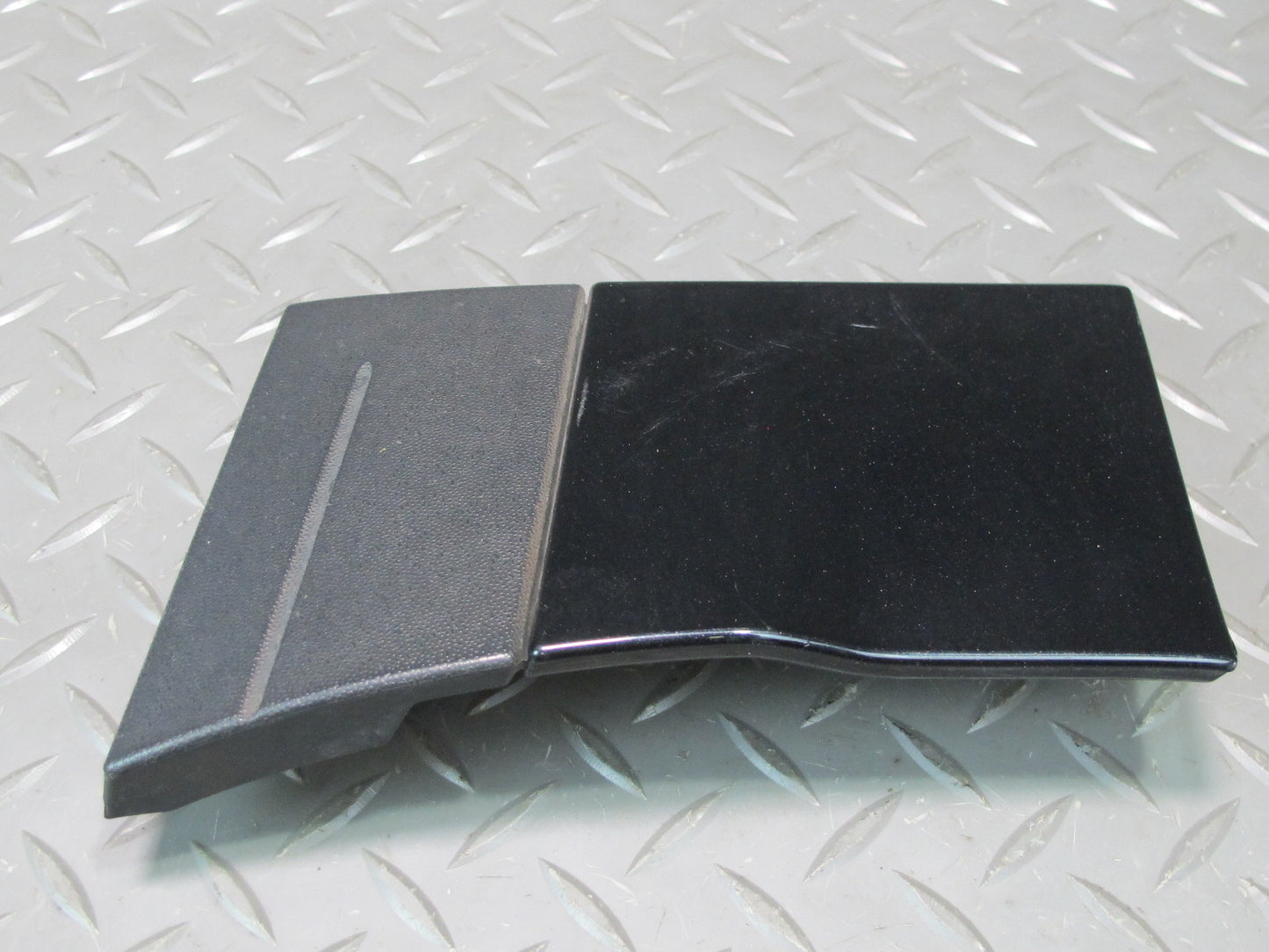 2011-2018 Porsche Cayenne 958 Front Left Side Lower Fender Molding Trim Cover