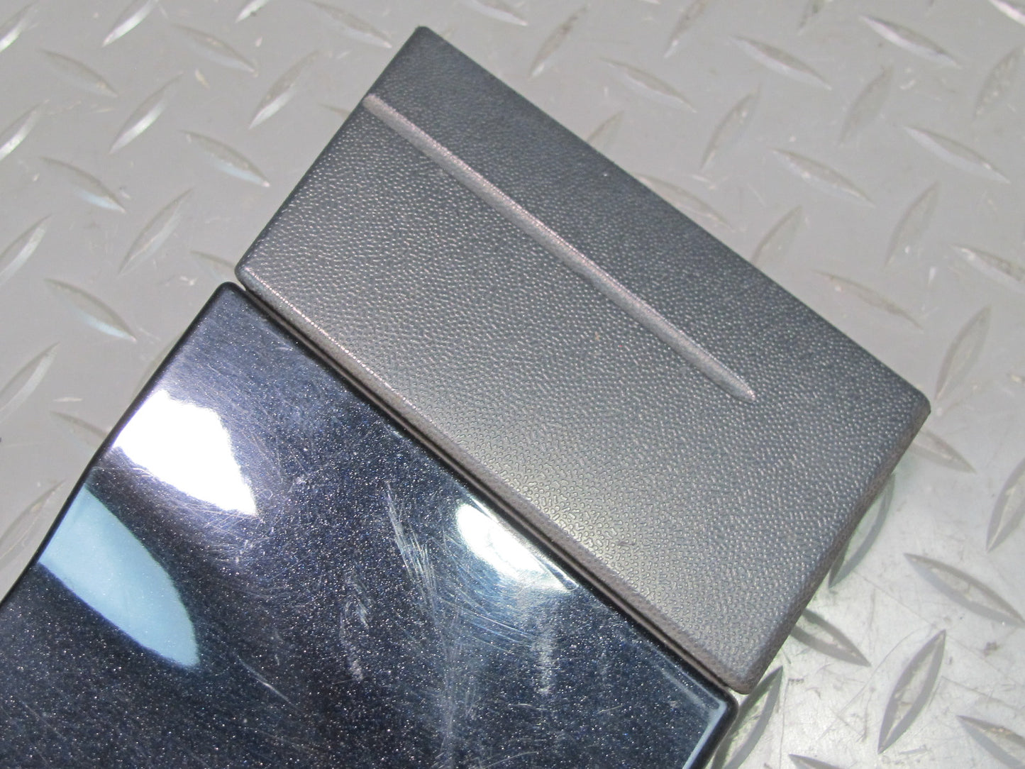 2011-2018 Porsche Cayenne 958 Front Left Side Lower Fender Molding Trim Cover