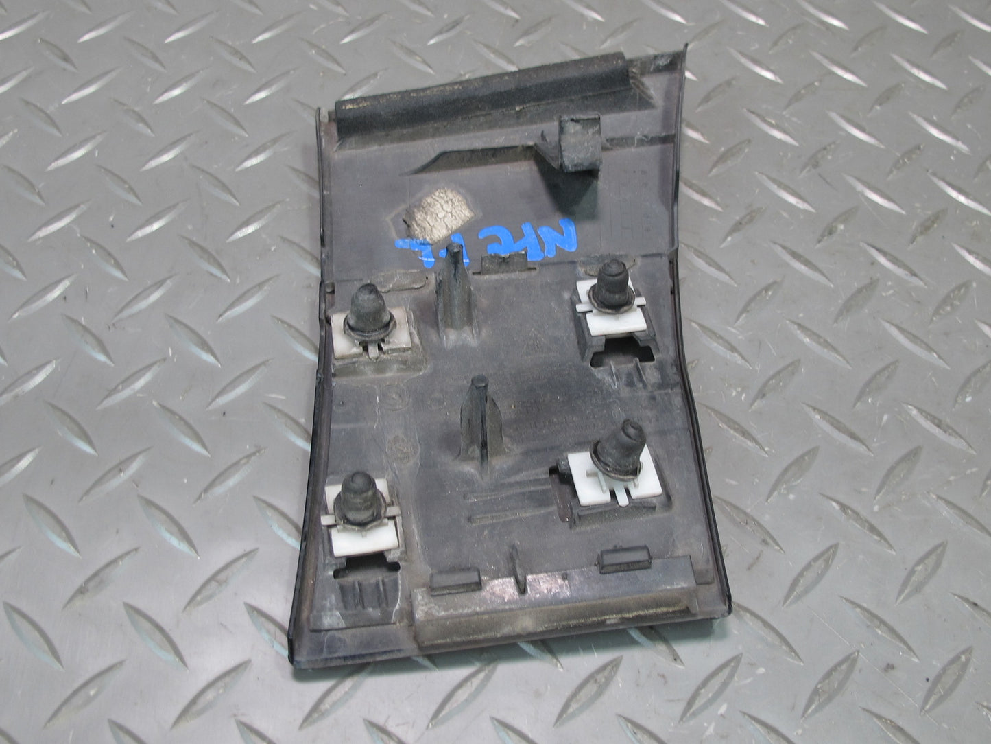 2011-2018 Porsche Cayenne 958 Front Left Side Lower Fender Molding Trim Cover